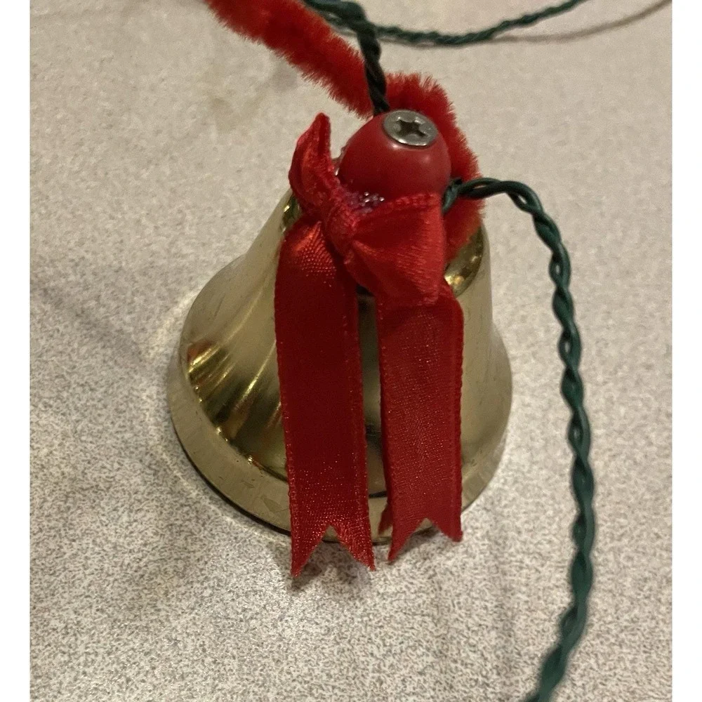 Vtg. Ye Merry Minstrel Caroling Christmas Bells 25 Carols Musical Decor Works